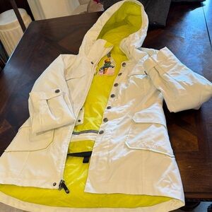 Burton dry ride, snowboard White Jacket with Vibrant Yellow Lining